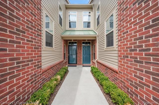 Property Photo:  632 Pointe Drive  MI 48390 