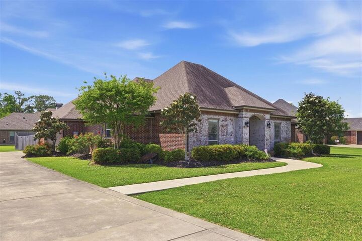 Property Photo:  2685 Newberry Station Drive  LA 70611 