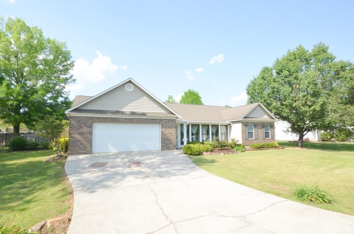 Property Photo: 600 Mayfair Ln AL 35057