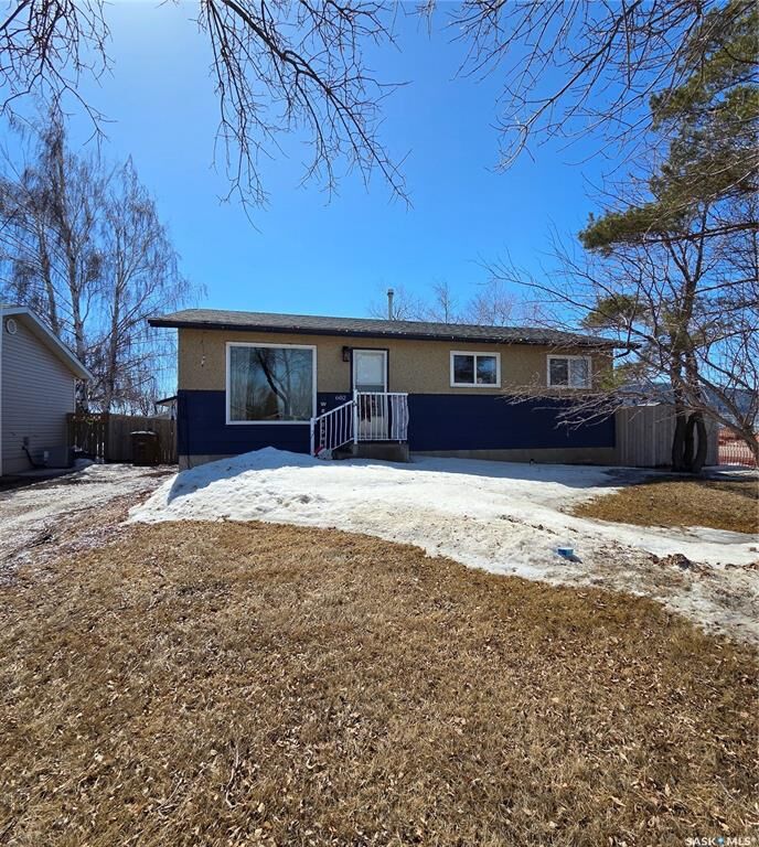 Property Photo:  602 97th Avenue  SK S0E 1T0 