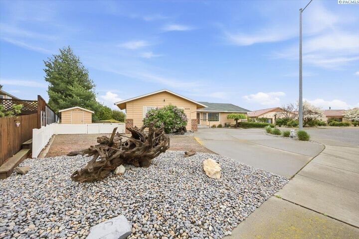Property Photo:  4115 Vista Pl  WA 99301 