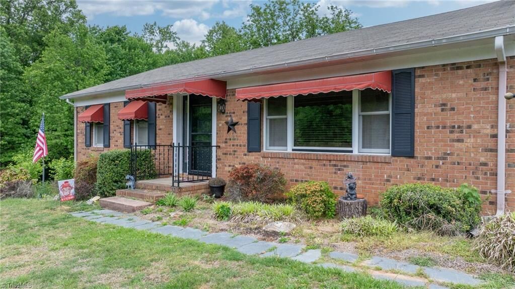Property Photo:  475 Hendren Road  NC 28654 