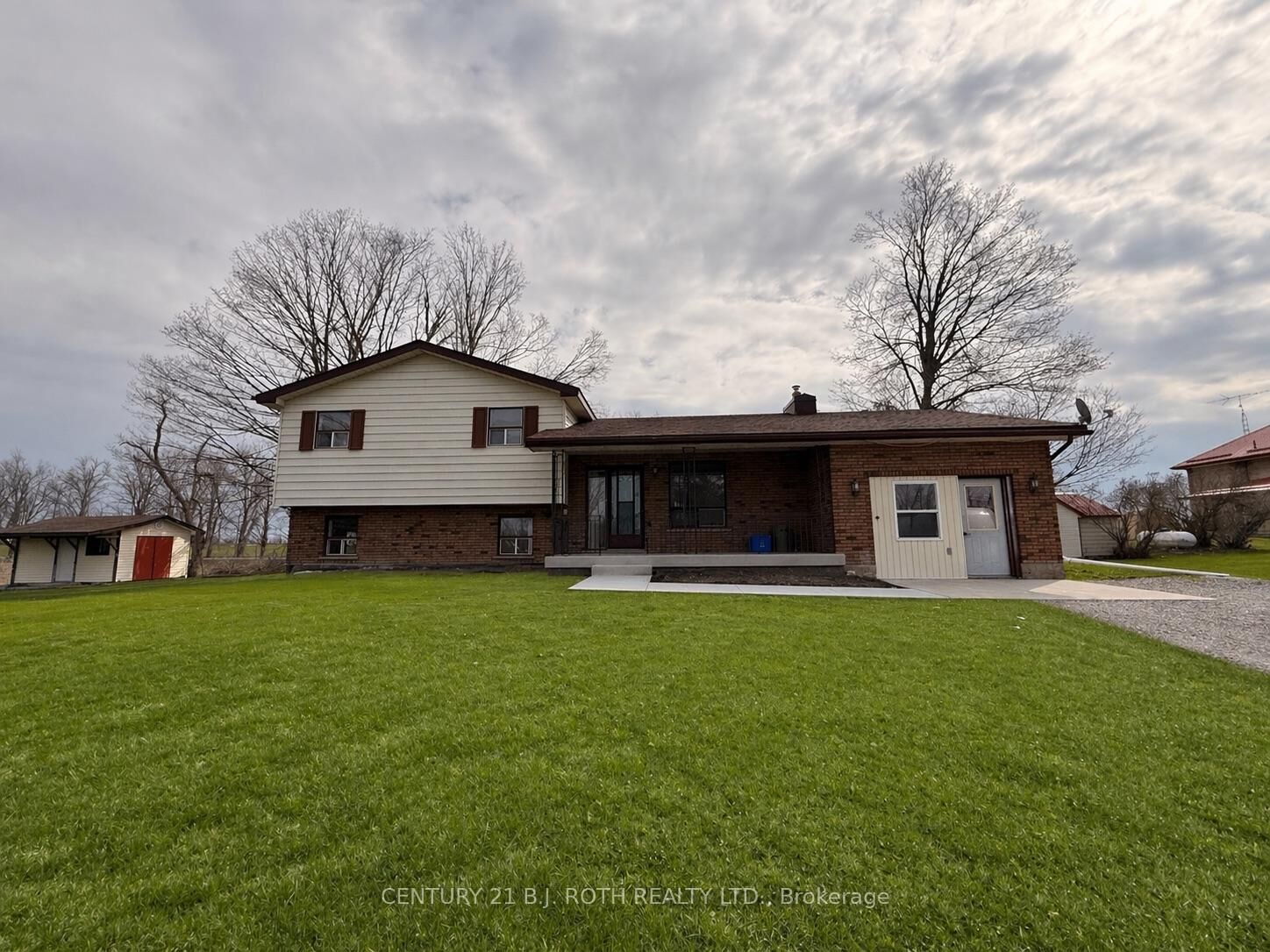 Property Photo:  48 King Street  ON K0M 2T0 