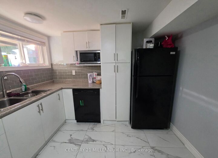Property Photo:  23 Malcolm Crescent  ON L6S 3C7 