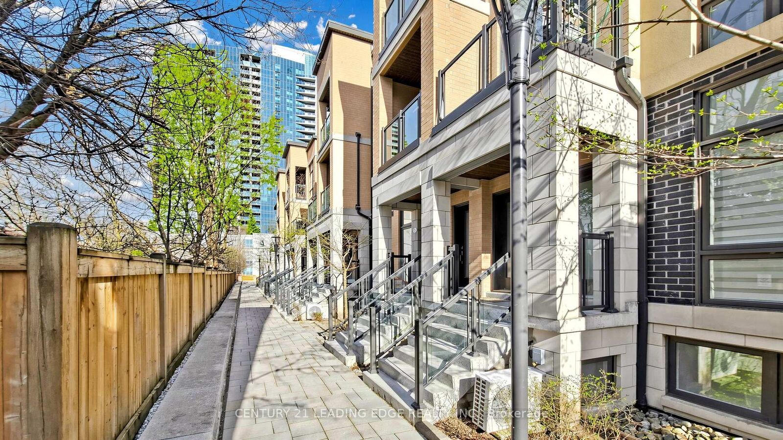 Property Photo:  23 Eldora Avenue 74  ON M2M 0B5 