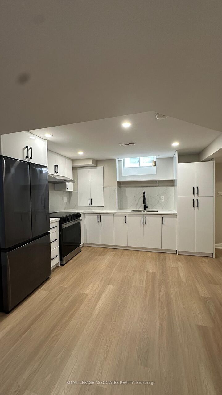 Property Photo:  1108 Skyridge Boulevard  ON L1X 0M8 