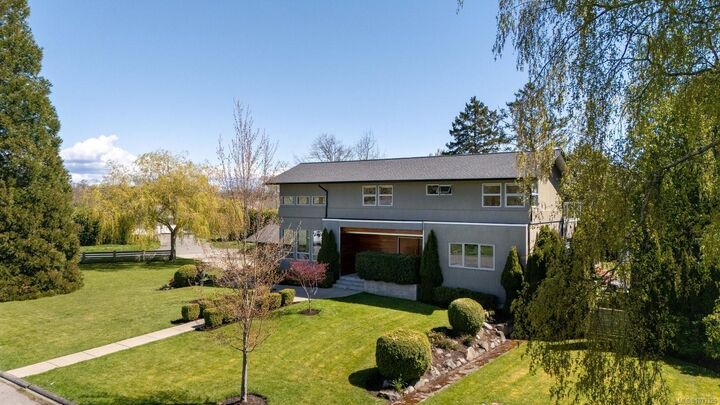 Property Photo: 2835 Lincoln Rd BC V8R 6A8