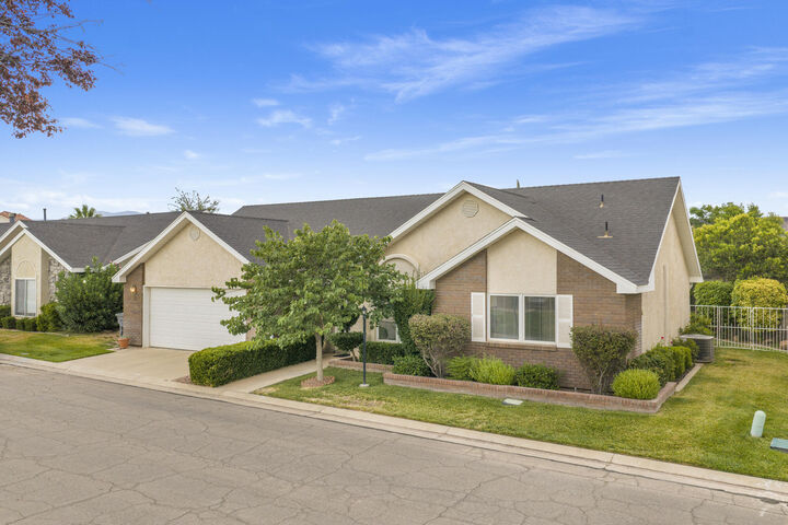 Property Photo: 2050 W Canyon View Dr 25 UT 84770