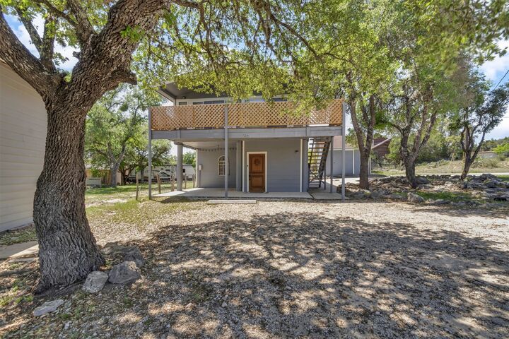 Property Photo:  612 Mockingbird Drive  TX 78133 
