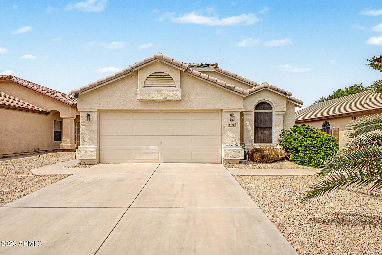 Property Photo: 1094 S Sierra Street AZ 85296