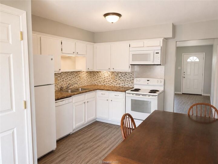 Property Photo: 1613 Southwest Parkway TX 77840