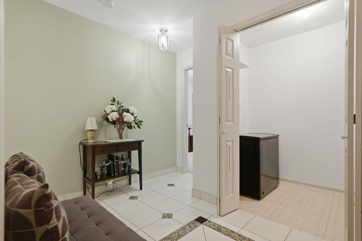 Property Photo: 15300 17 Avenue 208 BC V4A 8Y6