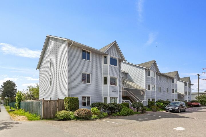 20810 56 Avenue 4 — photo 1