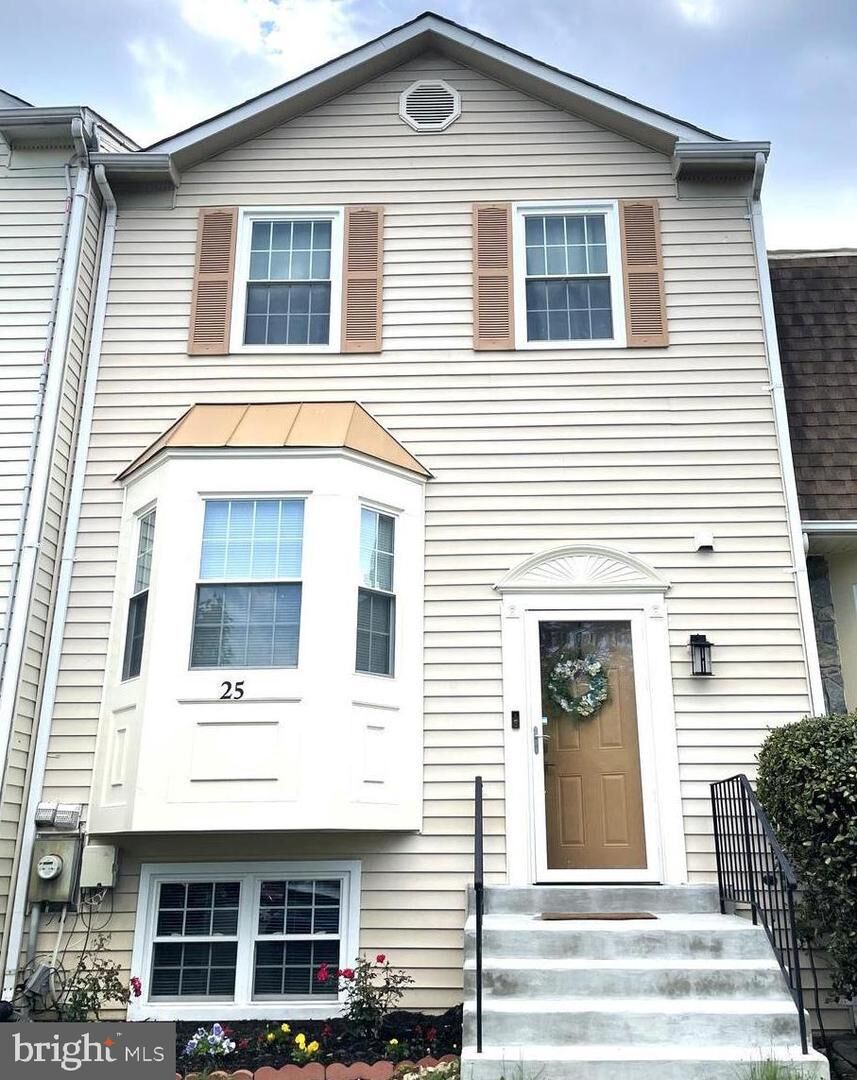 Property Photo:  25 Hunters Gate Court  MD 20904 