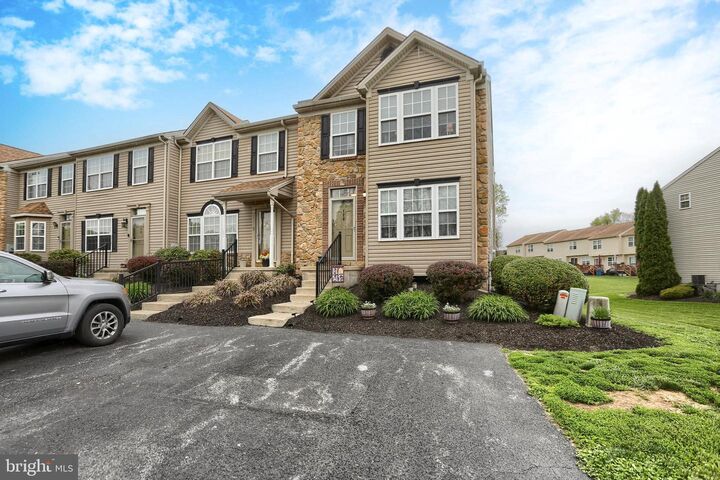 Property Photo:  120 E Beaver Street  PA 17406 