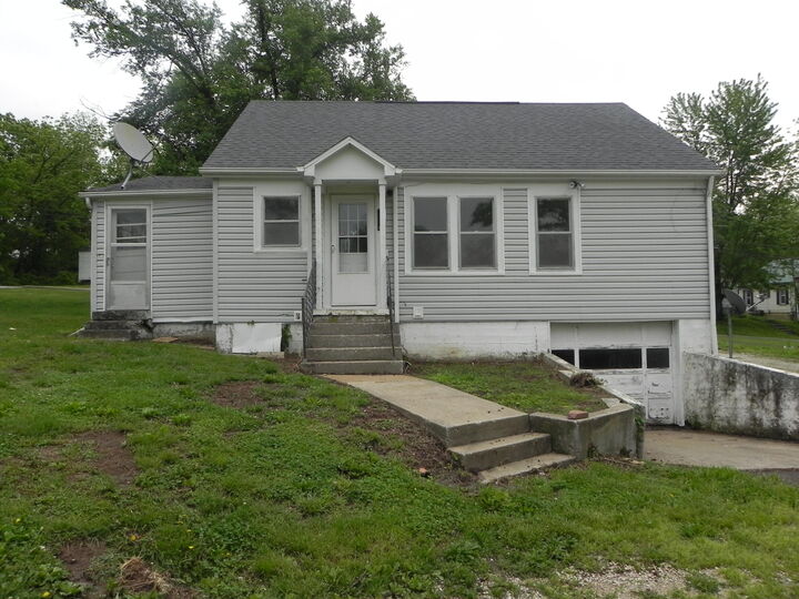 Property Photo:  223 Saint Francis St  MO 65251 