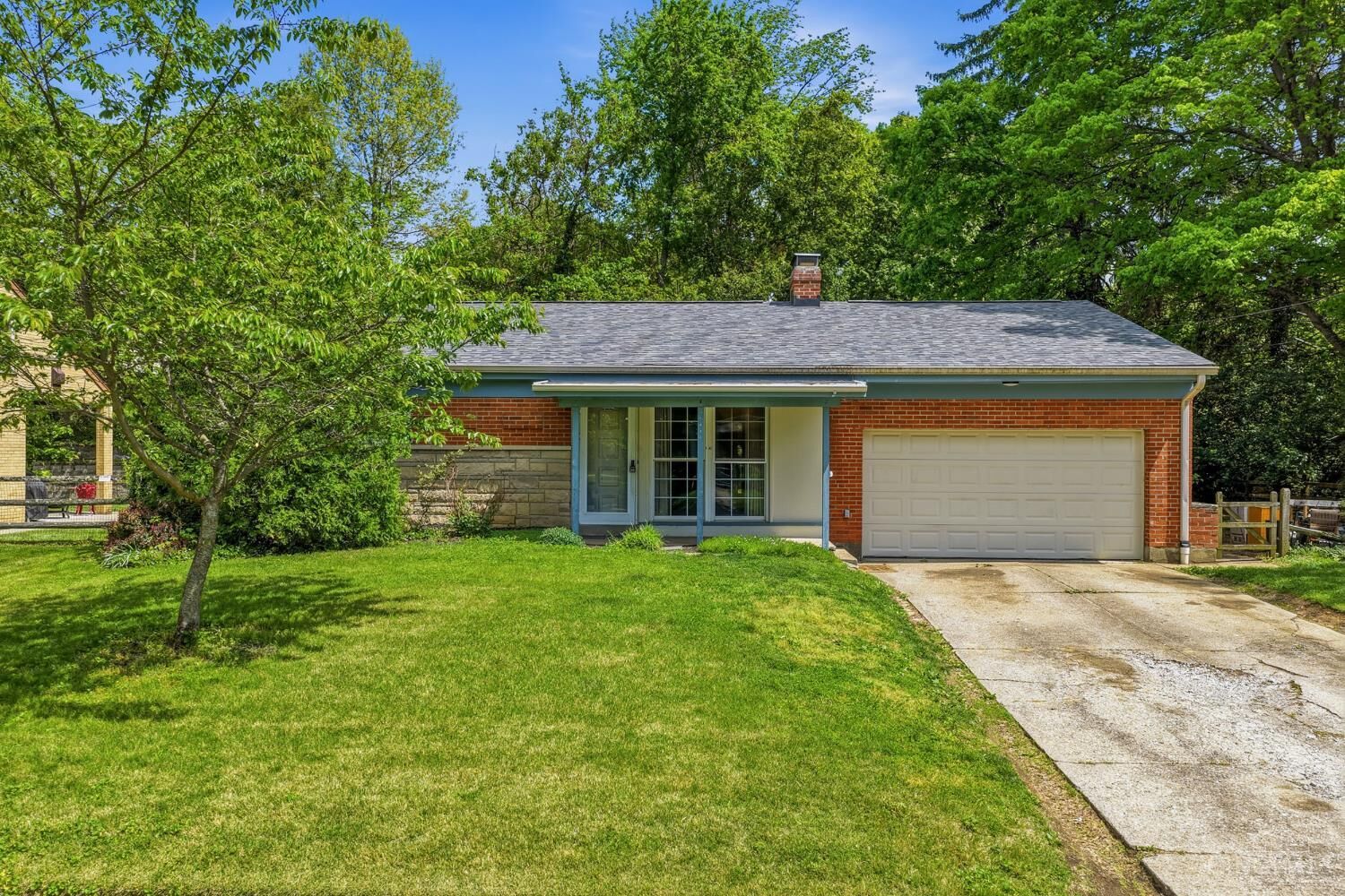 Property Photo:  1502 Robinway Drive  OH 45230 