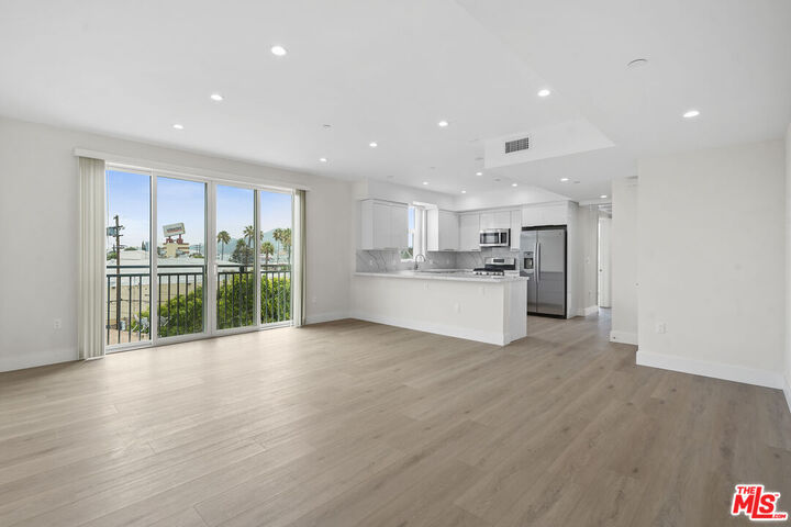 Property Photo:  11042 La Maida St  CA 91601 