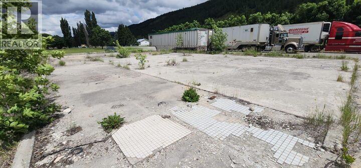 Property Photo:  121 Copper  N Avenue  BC V0H 1J0 