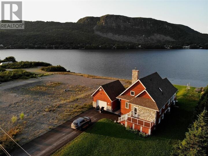 2 Regatta Drive — photo 1