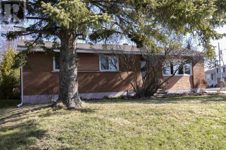 Property Photo:  2 Winfield Dr  ON P6C 2M9 