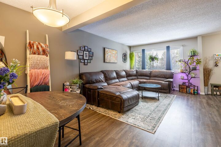 Property Photo:  15 Walden Park  AB T8N 3V6 
