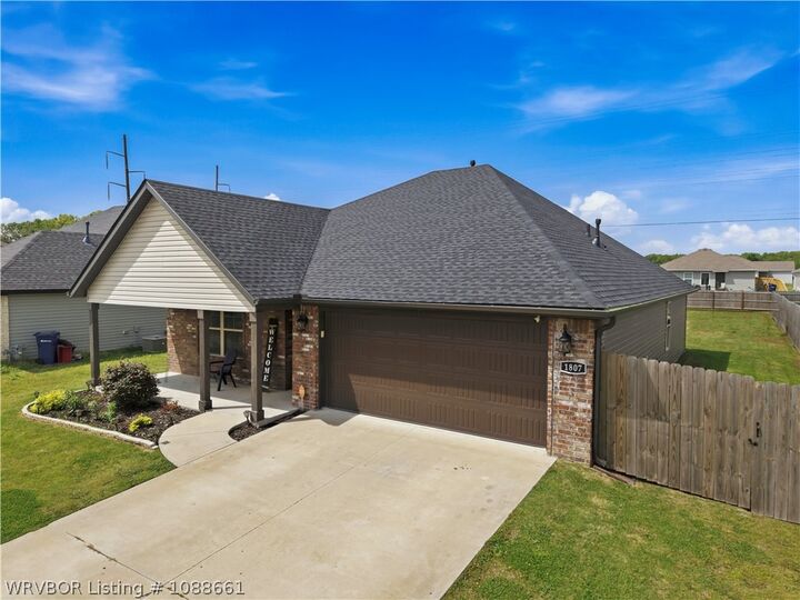 Property Photo: 1807 E Endura Park Drive AR 72761
