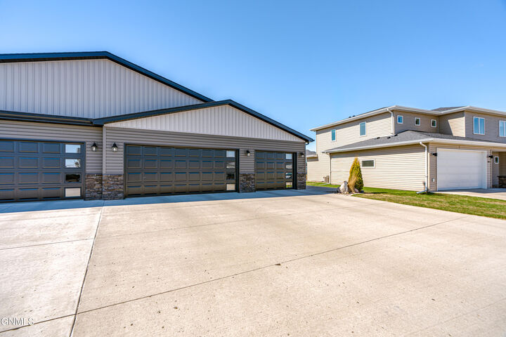 Property Photo:  3805 Gale Circle SE  ND 58554 