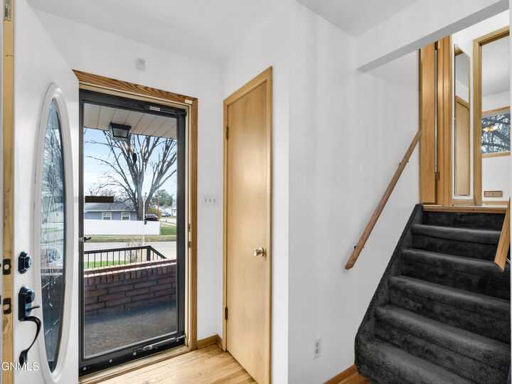Property Photo:  1148 S Highland Acres Road  ND 58501 