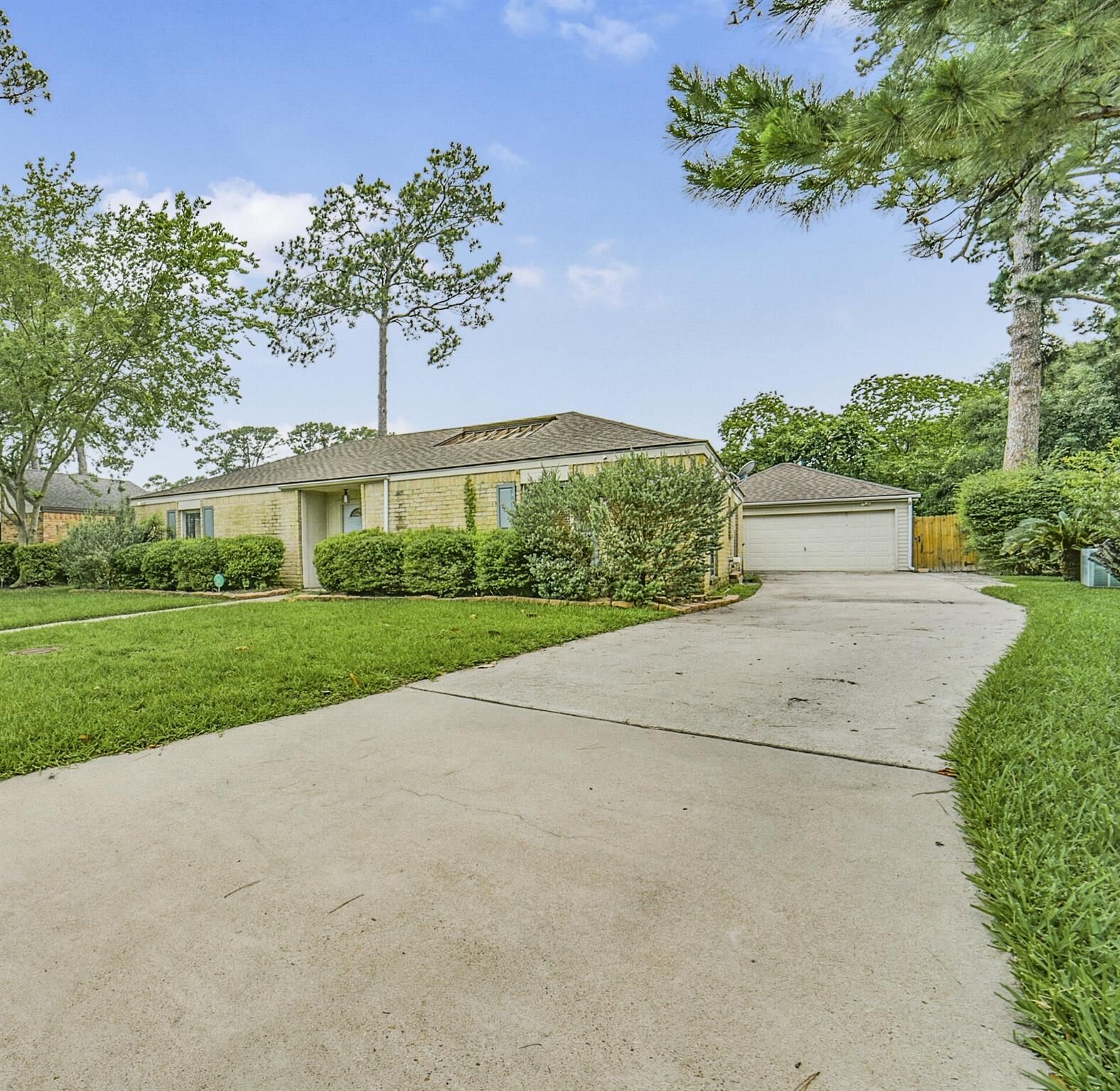Property Photo:  8343 Waynemer Way  TX 77040 