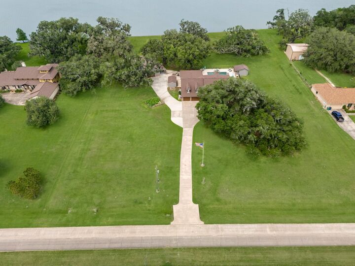 Property Photo:  814 Sunset Trail  TX 77515 