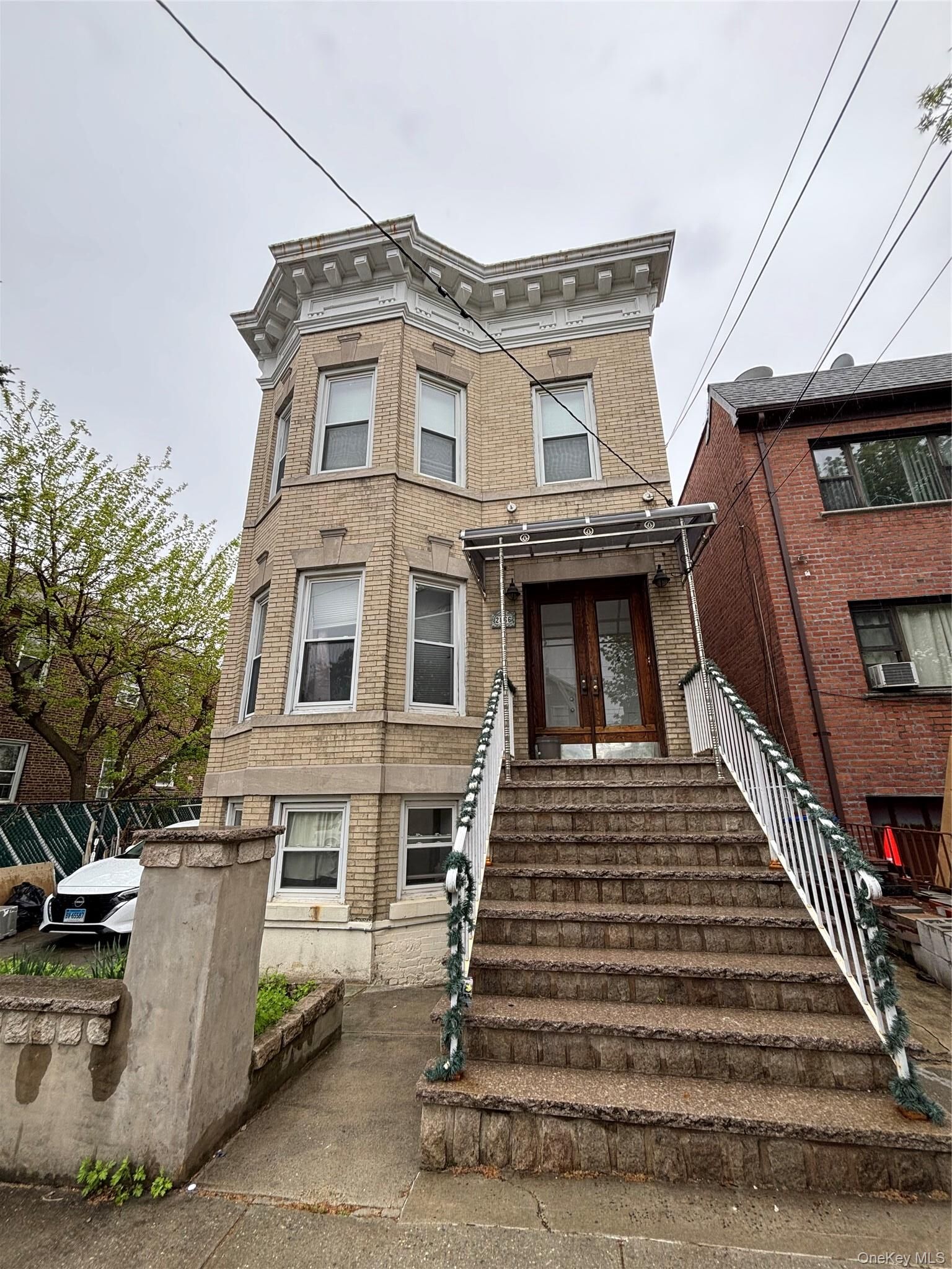 Property Photo: 2866 Dudley Avenue Unit 1 NY 10461