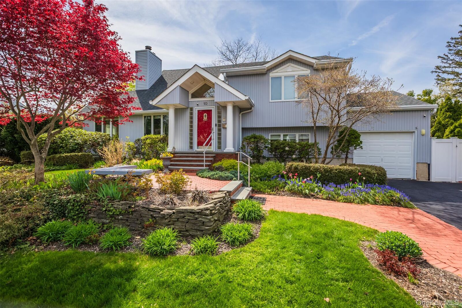 Property Photo:  10 Irvinlee Place  NY 11731 