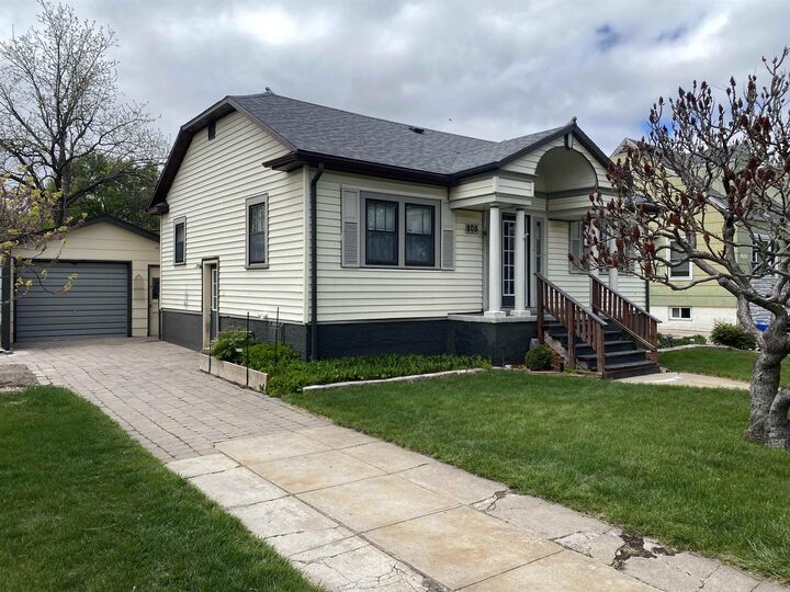 Property Photo:  808 W C St  NE 69101 