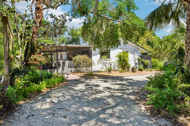 Property Photo:  1073 Central Street  FL 32757 