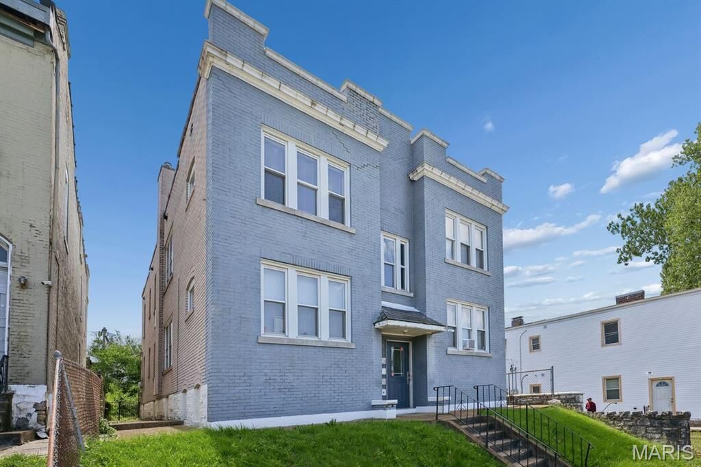 Property Photo:  2806 Osage Street  MO 63118 