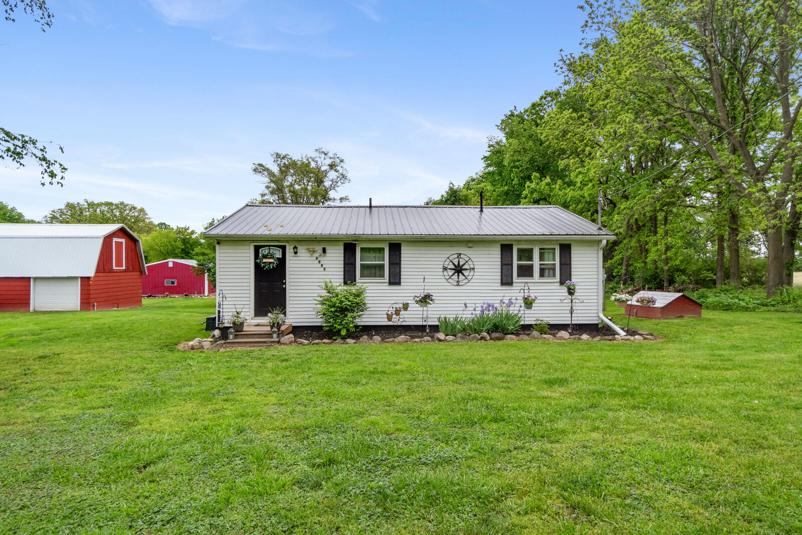 Property Photo:  5005 Cross Road  MI 49237 