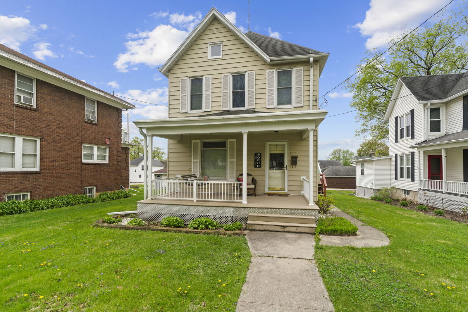 Property Photo: 1221 W Lincoln Boulevard IL 61032