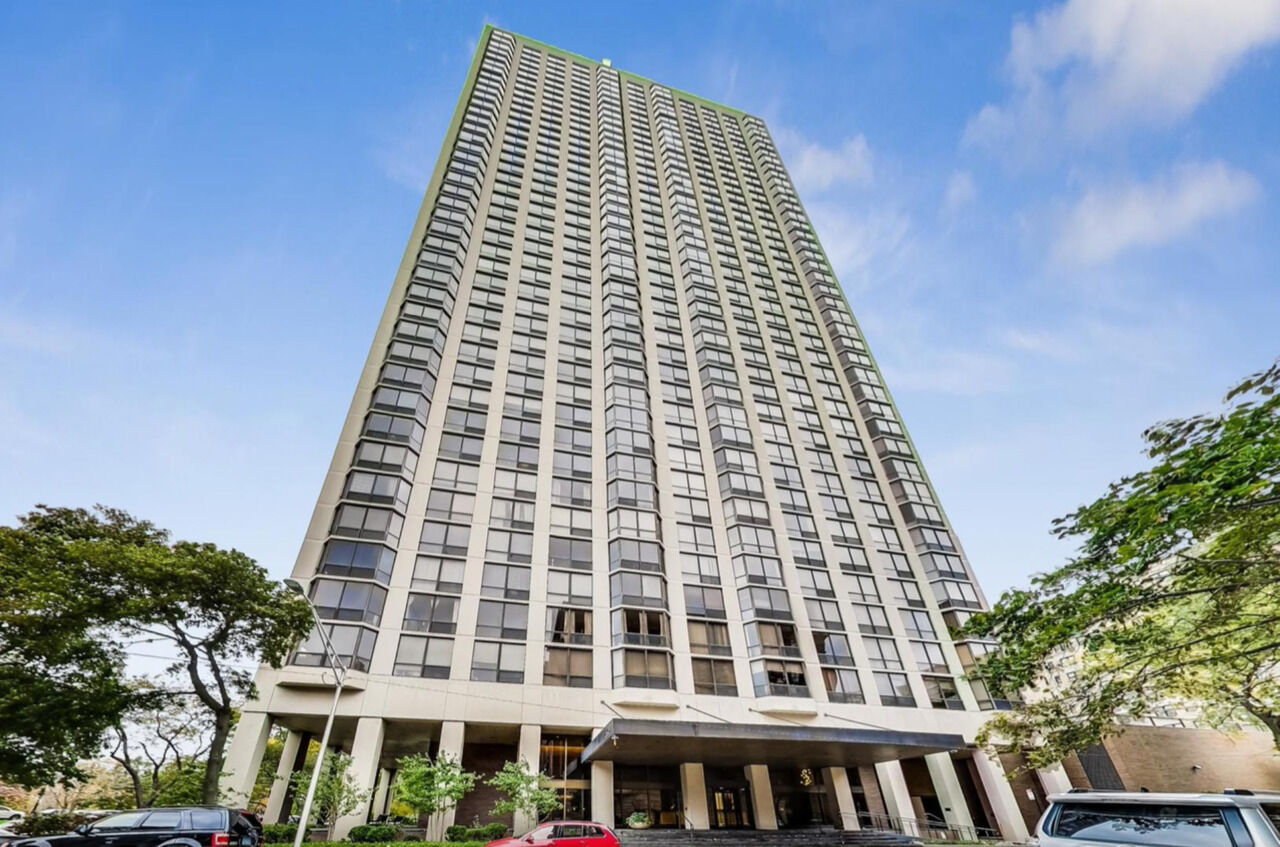 Property Photo:  2650 N Lakeview Avenue 503  IL 60614 