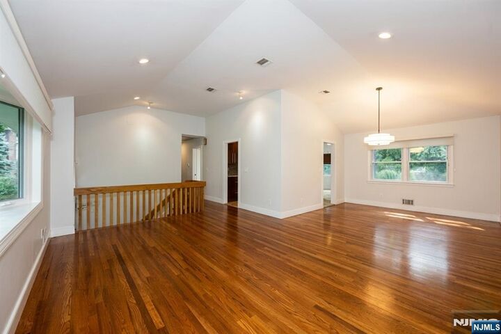 Property Photo:  3 Antrim Road  NJ 07645 