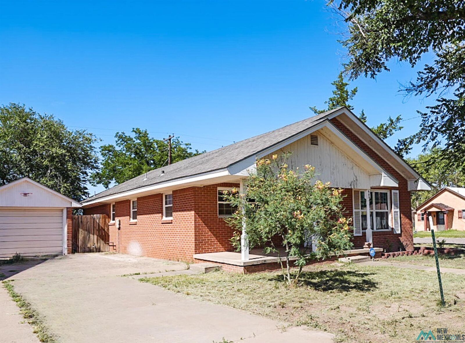 Property Photo:  900 W 16th Lane  NM 88130 