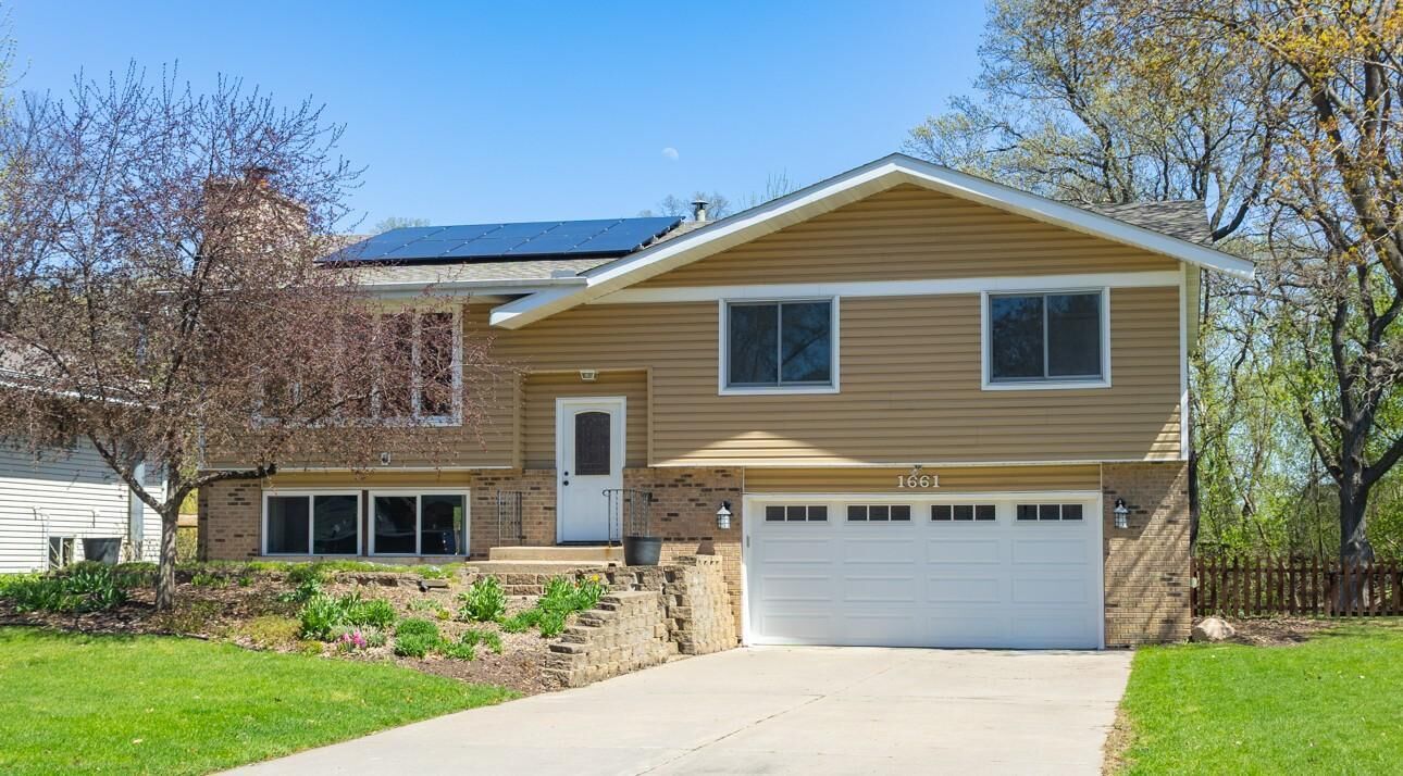 Property Photo: 1661 Hilo Avenue N MN 55128