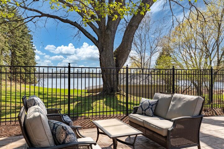 Property Photo:  994 Wagon Wheel Trail  MN 55120 