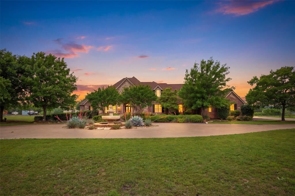 Property Photo:  5241 Plainview Road  TX 76065 