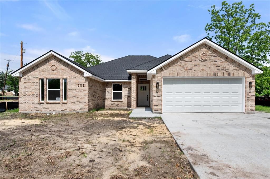 Property Photo:  505 S 36th Street  TX 75110 