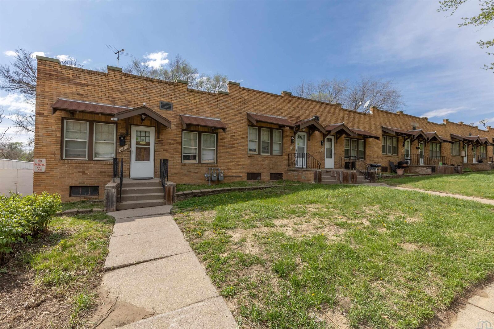 Property Photo:  2311-2403 Virginia St  IA 51104 