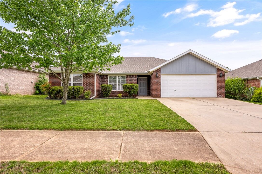Property Photo: 3407 SW Carriageway Avenue AR 72712