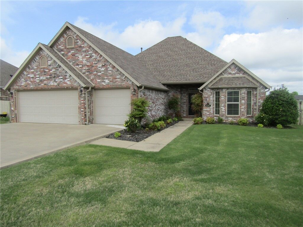 Property Photo:  4200 SW Rhinestone Boulevard  AR 72712 