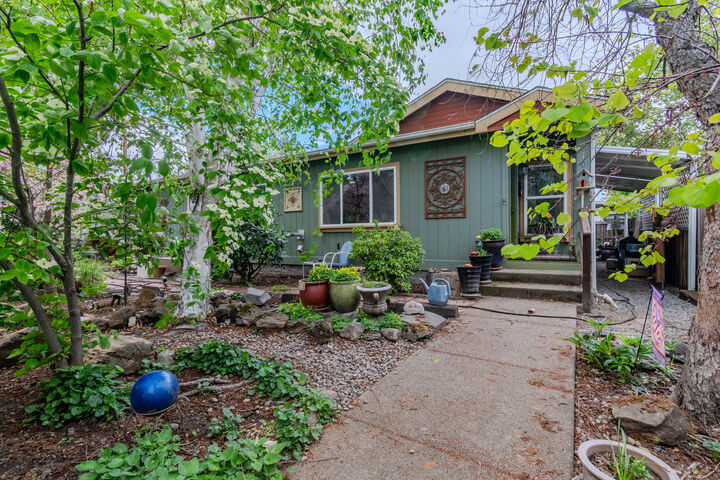 Property Photo:  110 W 5th Street  OR 97535 