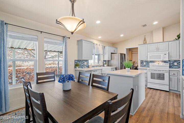 Property Photo: 11250 E State Route 69 2168 AZ 86327